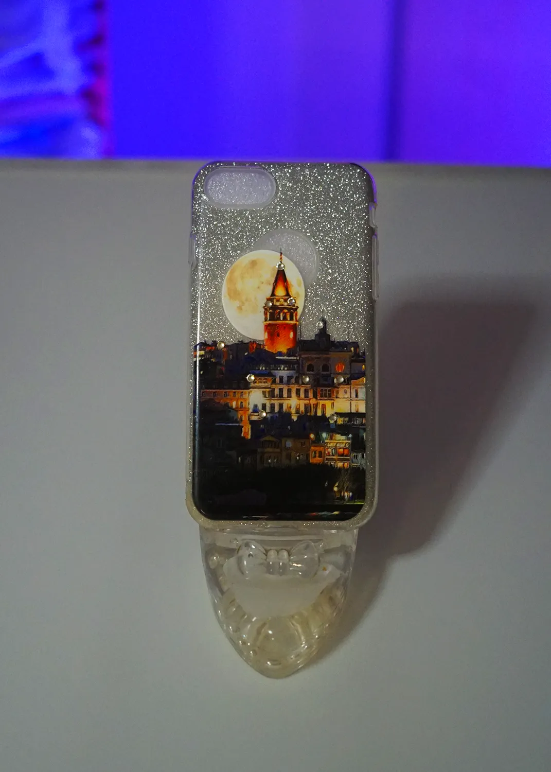 Apple iPhone 8 Desenli Galata Kuleli, Beyaz Simli Parlayan Silikon Kılıf Modelleri ve Görselleri
