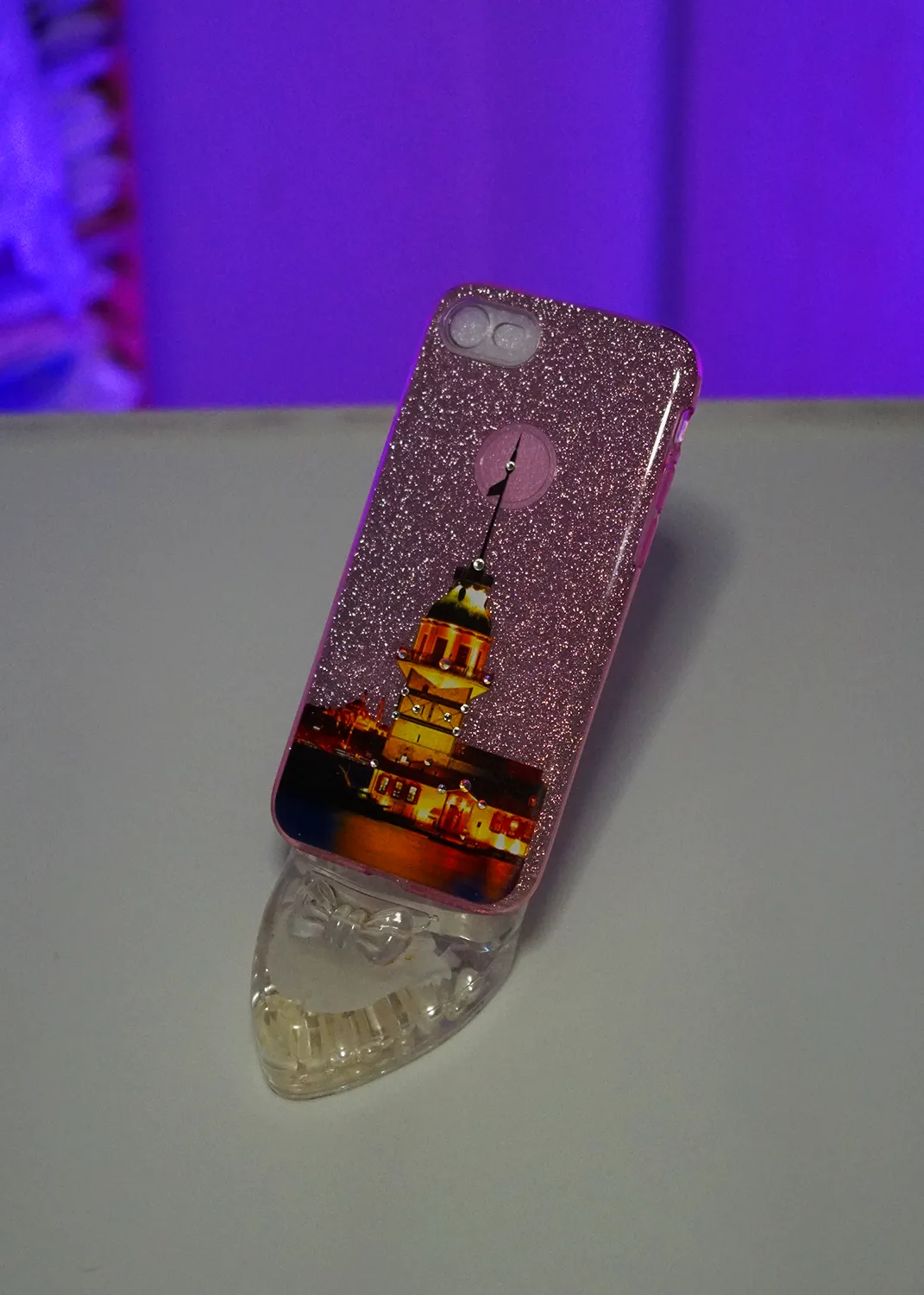 Apple iPhone 8 Desenli Kız Kuleli, Pembe Simli Parlayan Silikon Kılıf Modelleri ve Görselleri