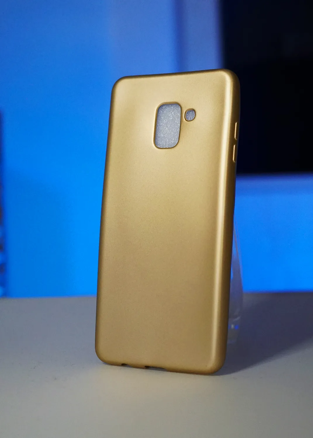 Samsung Galaxy A8 2018 Uyumlu Altın Renk Mat Kılıf Modelleri ve Görselleri