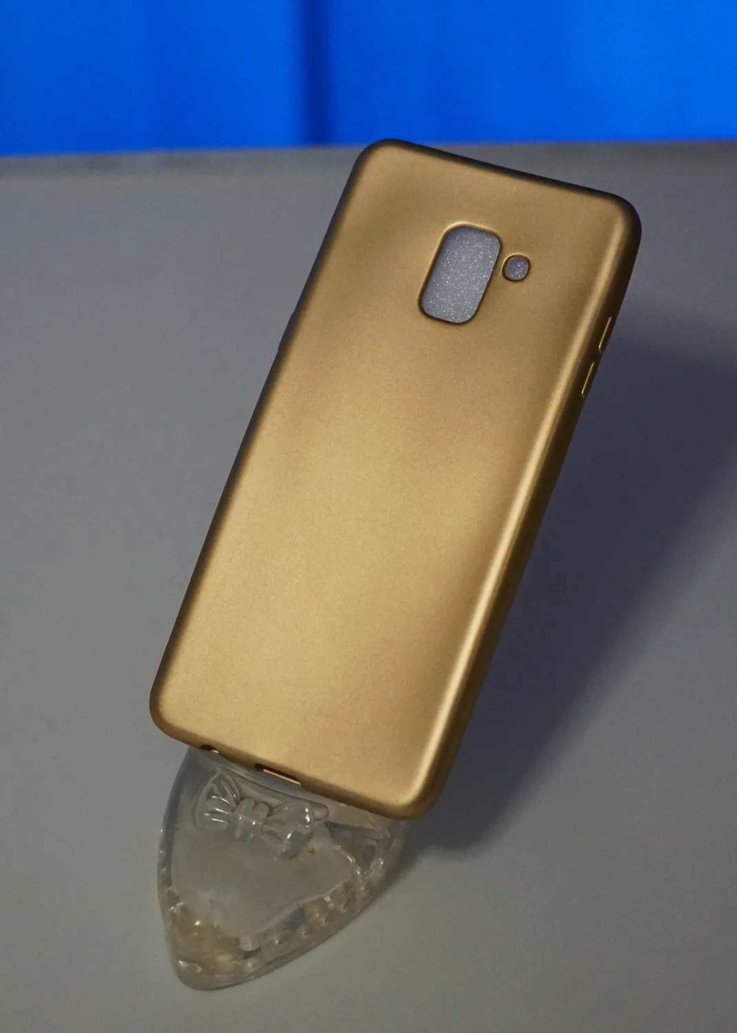 Samsung Galaxy A8 2018 Uyumlu Altın Renk Mat Kılıf Modelleri ve Görselleri