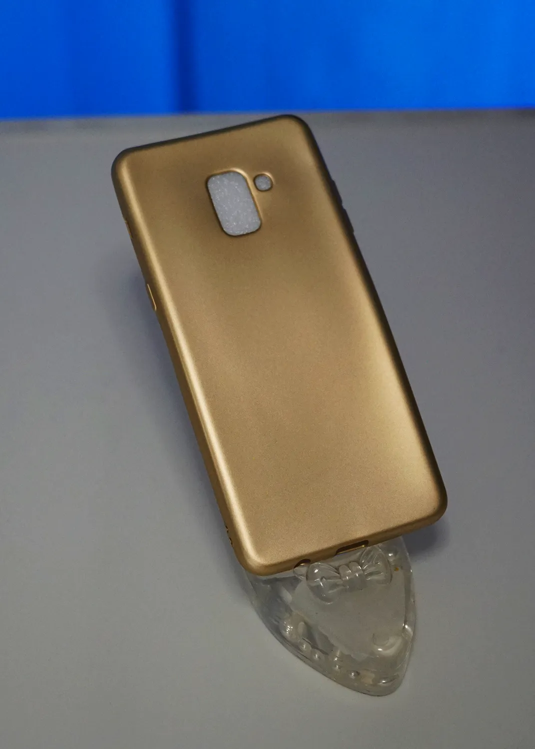 Samsung Galaxy A8 2018 Uyumlu Altın Renk Mat Kılıf Modelleri ve Görselleri