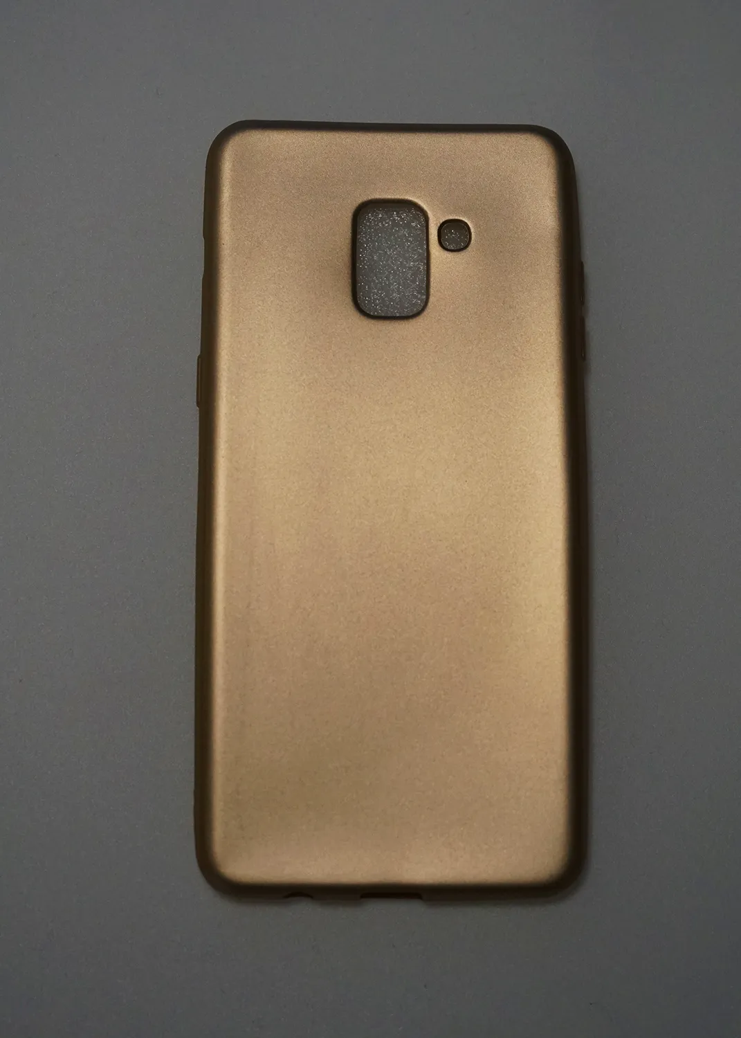 Samsung Galaxy A8 2018 Uyumlu Altın Renk Mat Kılıf Modelleri ve Görselleri